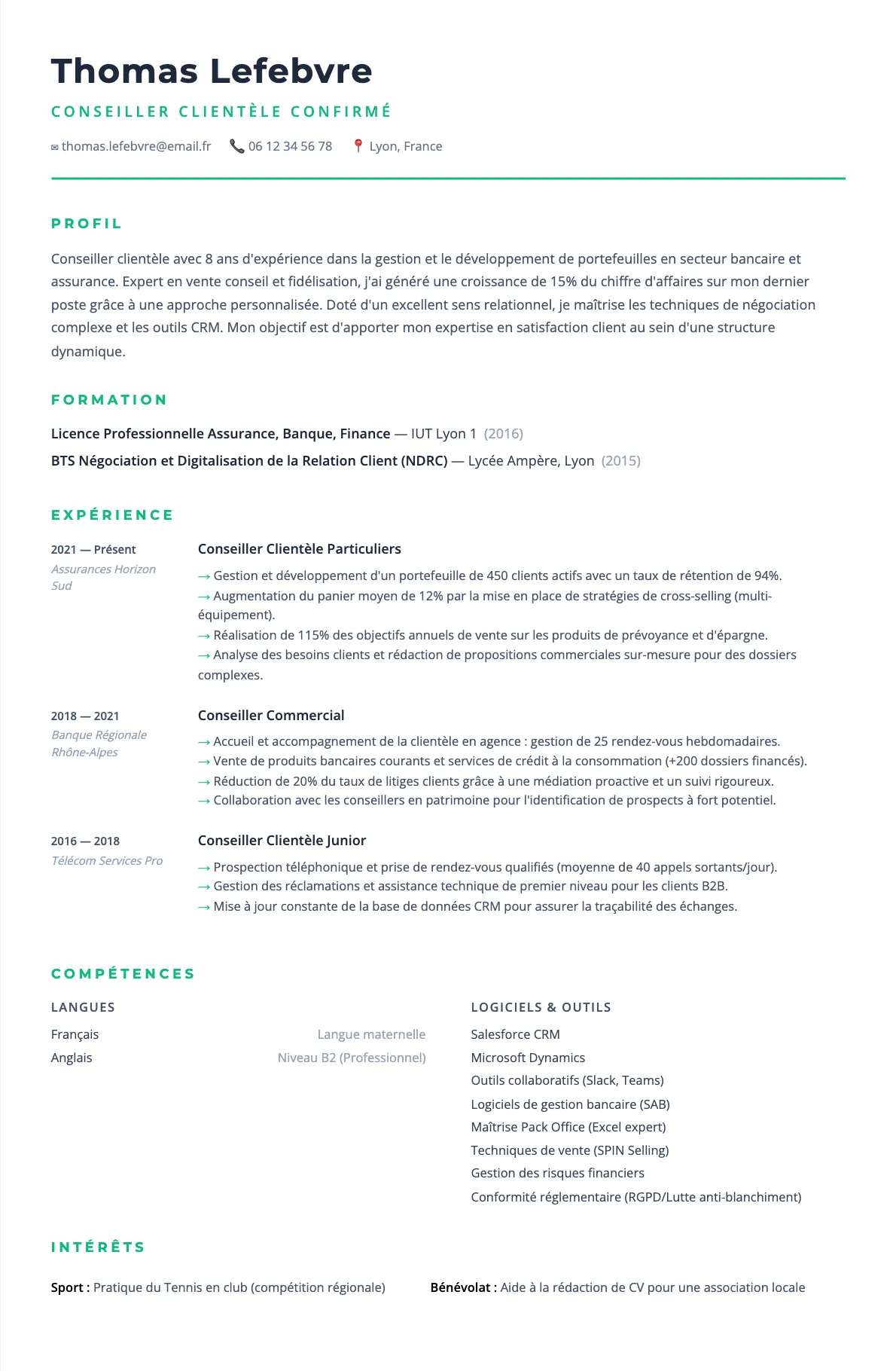Exemple de CV Conseiller Clientèle Confirmé (modèle minimaliste) créé avec CV Boost