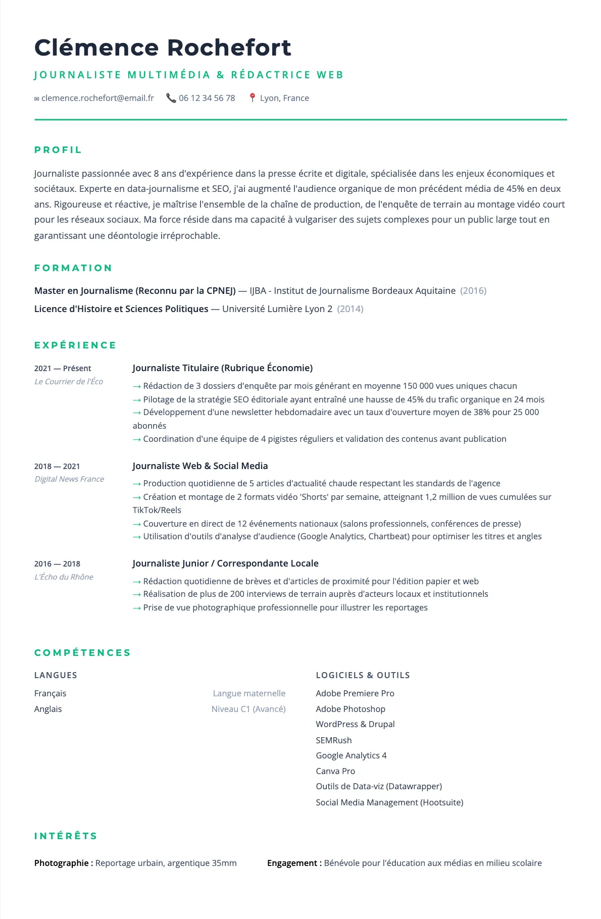 Exemple de CV Journaliste Multimédia & Rédactrice Web (modèle minimaliste) créé avec CV Boost